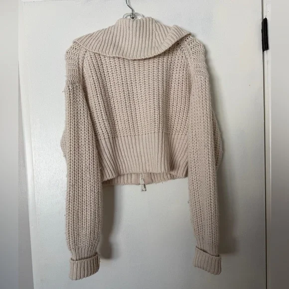 Urban Outfitters Chunky Knit Zip Up Sweater – Size S (never been worn) - Picture 2 of 4